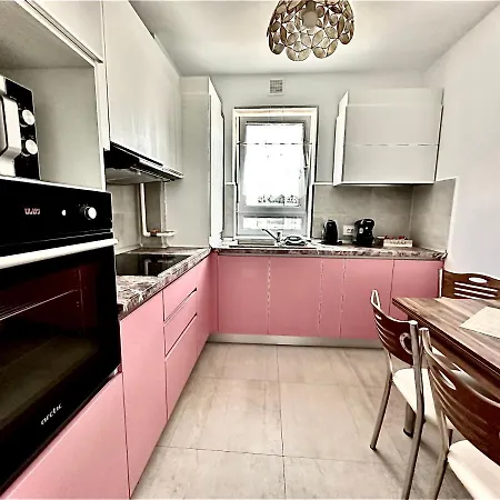 4friendscoresibrasov Pink Apartment *