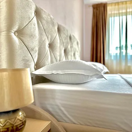 4friendscoresibrasov Pink Apartment *