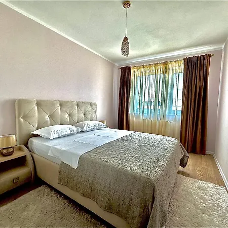 Apartment 4friendscoresibrasov Pink *