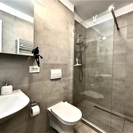 4friendscoresibrasov Pink Apartment